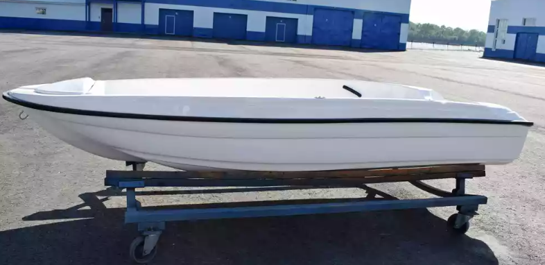 Стеклопластиковая лодка Пингвин (тримаран) в Омске