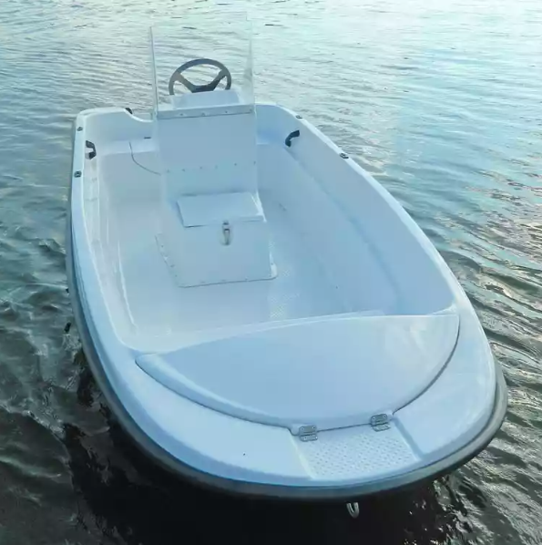 Стеклопластиковая лодка Пингвин с консолью (тримаран) в Омске