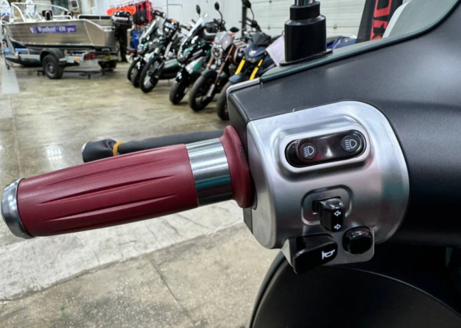 Скутер PROMAX Miami 240 (49) в Омске