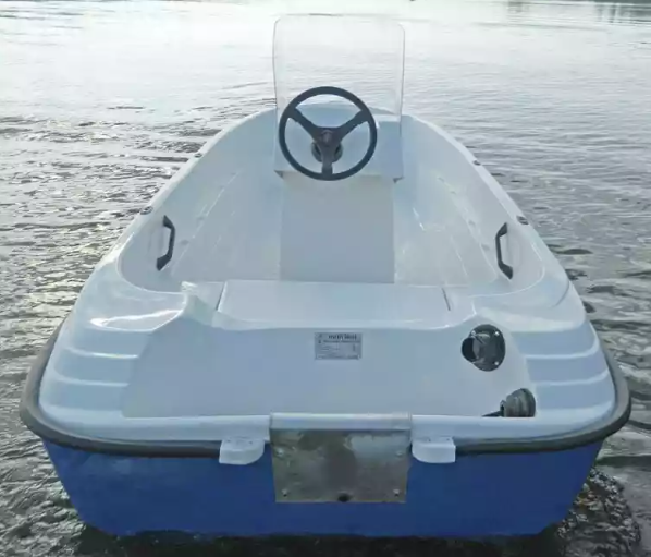 Стеклопластиковая лодка Пингвин с консолью (тримаран) в Омске