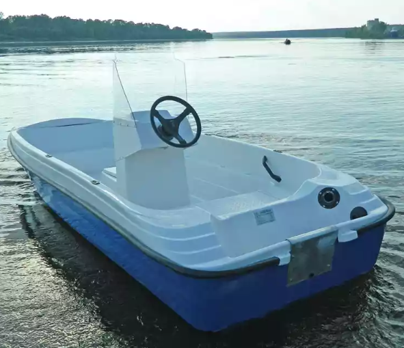 Стеклопластиковая лодка Пингвин с консолью (тримаран) в Омске