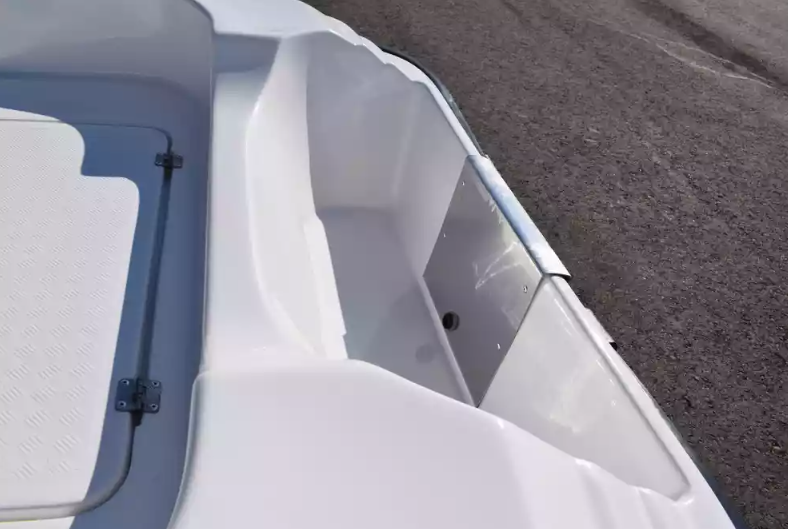 Стеклопластиковая лодка Пингвин (тримаран) в Омске