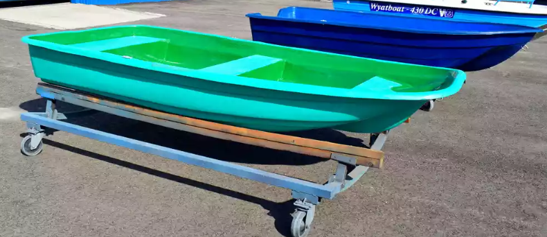 Стеклопластиковая лодка Старт (тримаран) в Омске