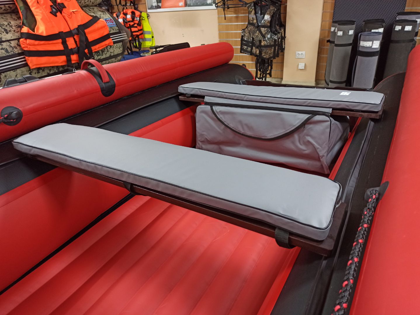 КОМПЛЕКТ МЯГКИХ НАКЛАДОК С СУМКОЙ ДЛЯ ЛОДОК 110Х20 СЕРЫЙ в Омске