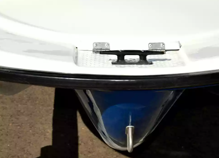 Стеклопластиковая лодка Пингвин с консолью (тримаран) в Омске