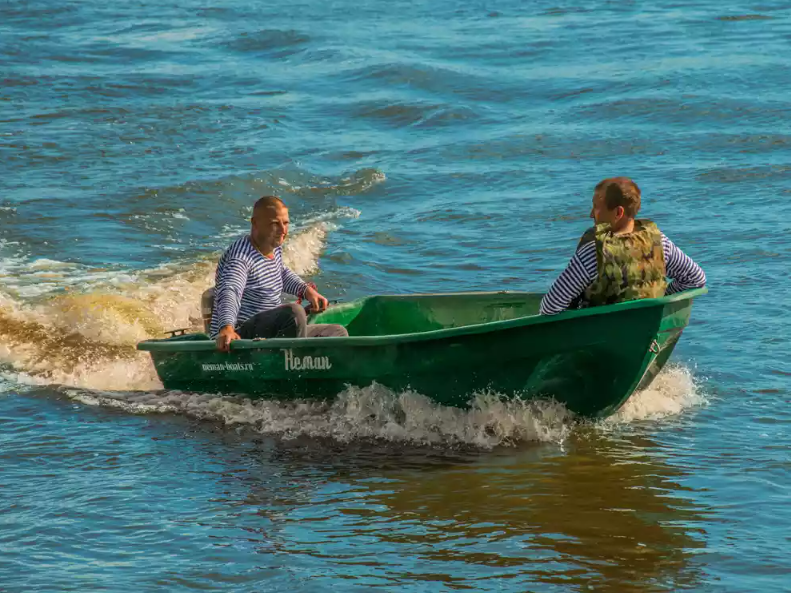 Стеклопластиковая лодка Neman-340 (тримаран) в Омске