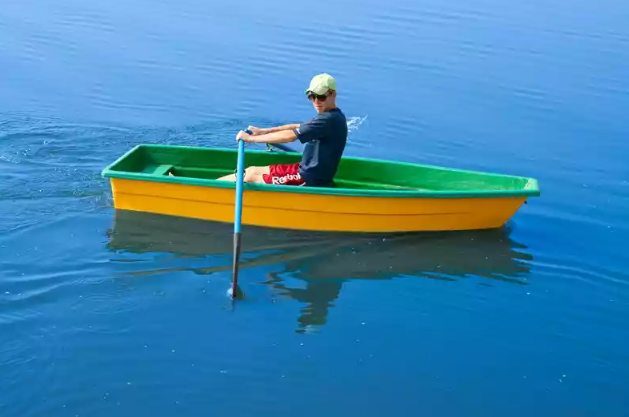 Стеклопластиковая лодка Малютка в Омске