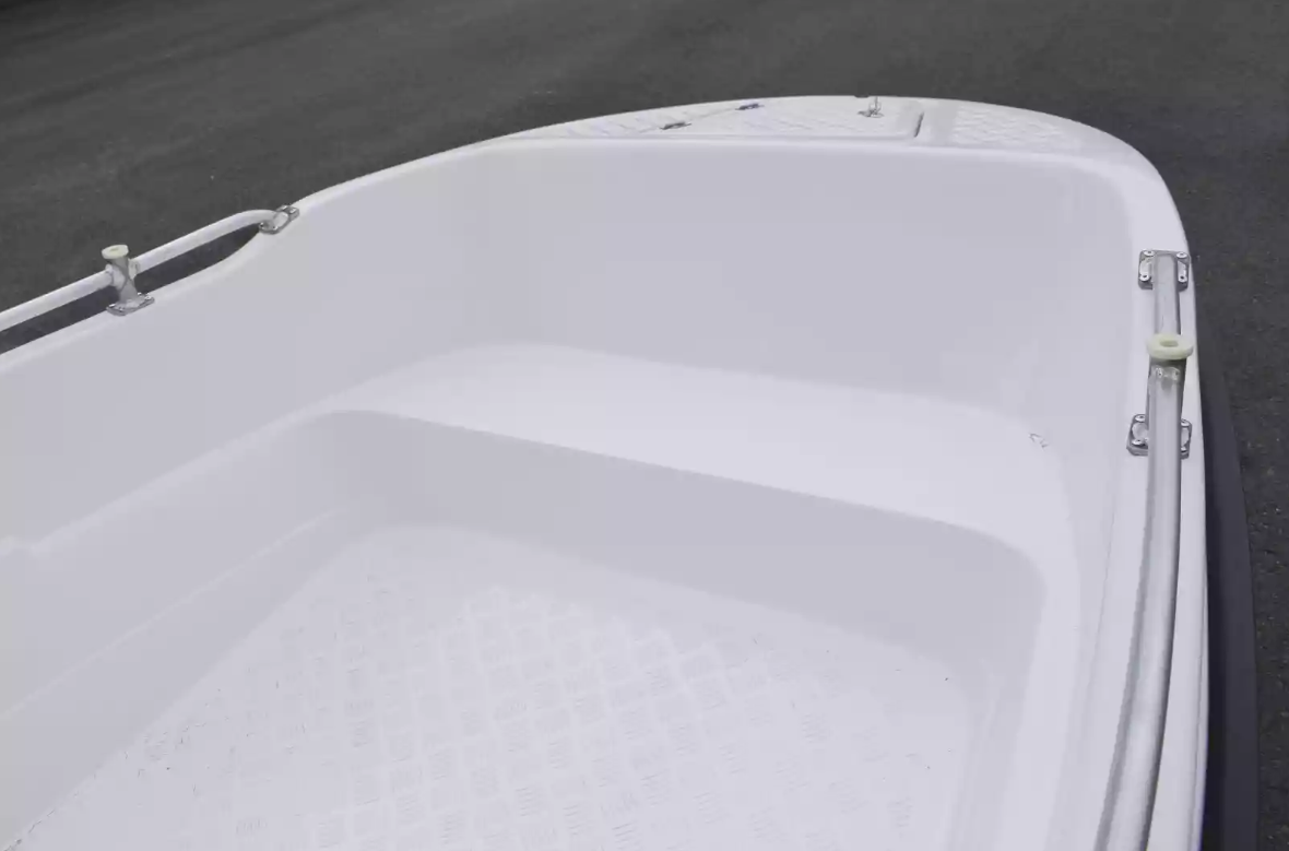 Стеклопластиковая лодка Пингвин New (тримаран) в Омске