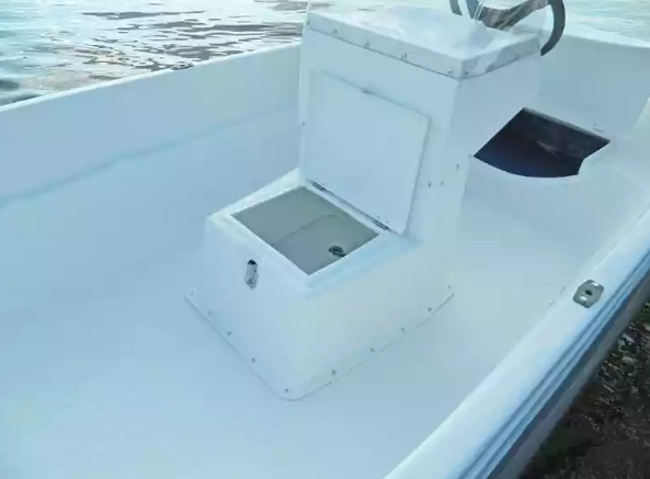 Стеклопластиковая лодка Пингвин с консолью (тримаран) в Омске