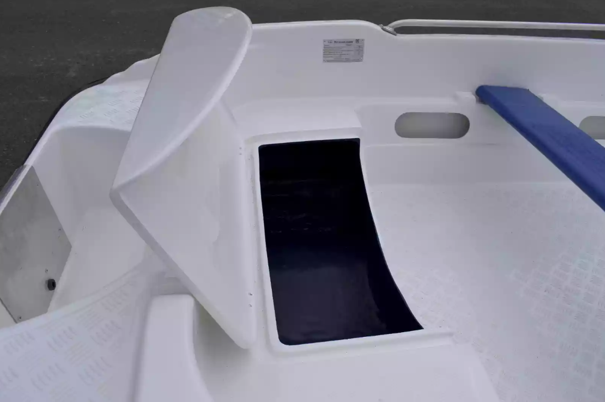 Стеклопластиковая лодка Пингвин New (тримаран) в Омске