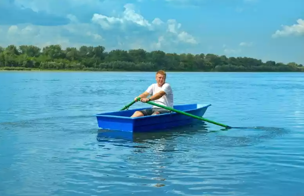 Стеклопластиковая лодка Малютка в Омске