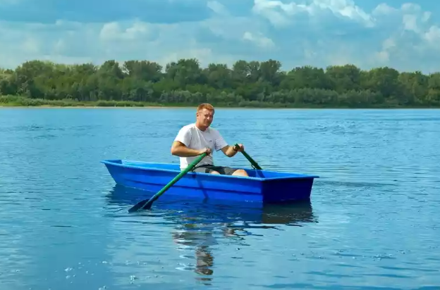 Стеклопластиковая лодка Малютка в Омске