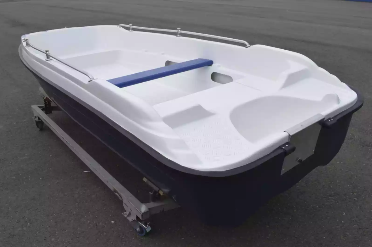 Стеклопластиковая лодка Пингвин New (тримаран) в Омске