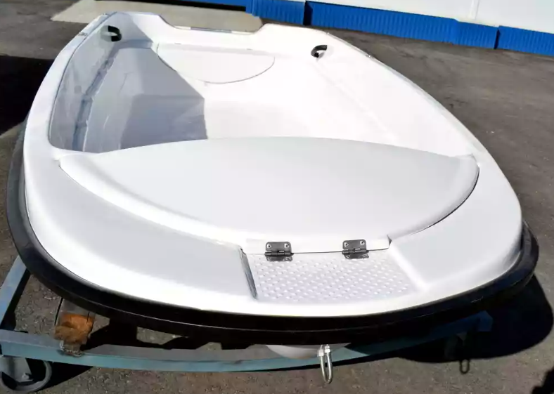 Стеклопластиковая лодка Пингвин (тримаран) в Омске