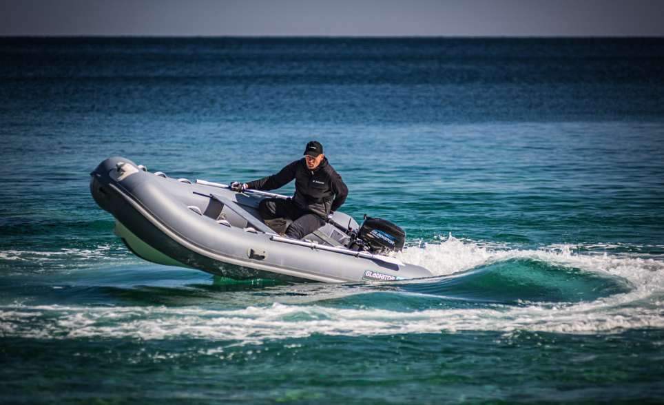 Лодка GLADIATOR RIB380AL в Омске