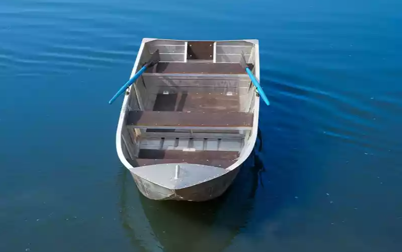 Алюминиевая лодка Вятка-Профи 37 в Омске