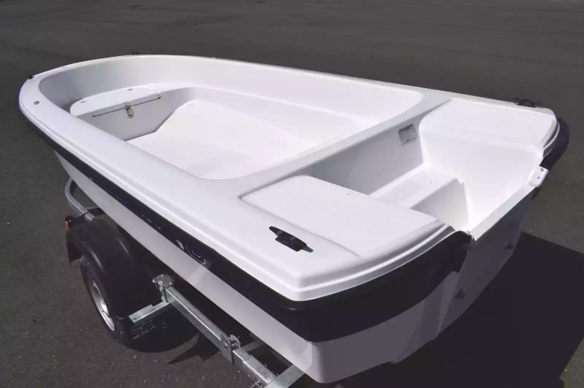 Стеклопластиковая лодка Wyatboat 430 тримаран в Омске