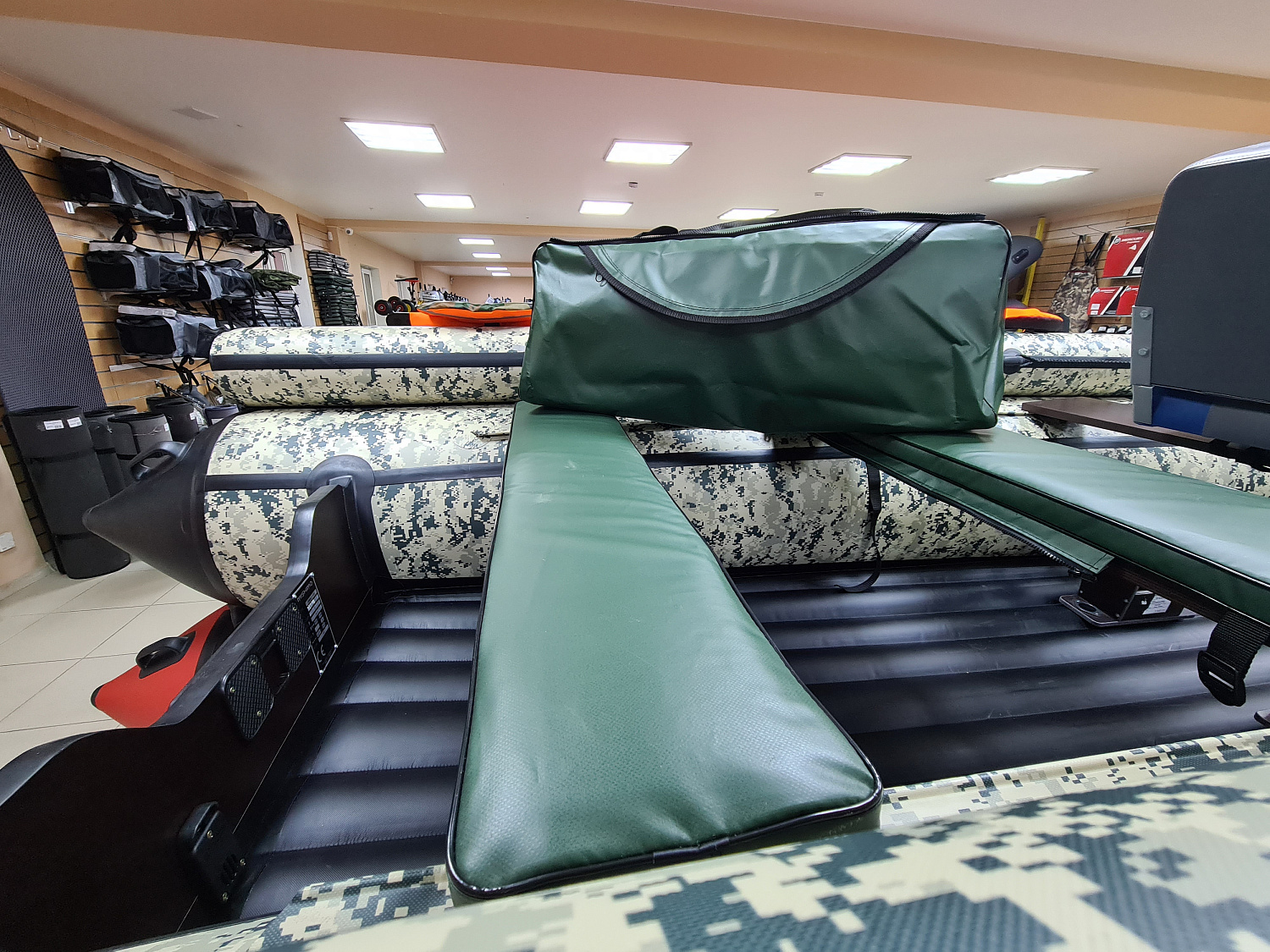 КОМПЛЕКТ МЯГКИХ НАКЛАДОК С СУМКОЙ ДЛЯ ЛОДОК 110Х20 ЗЕЛЕНЫЙ в Омске