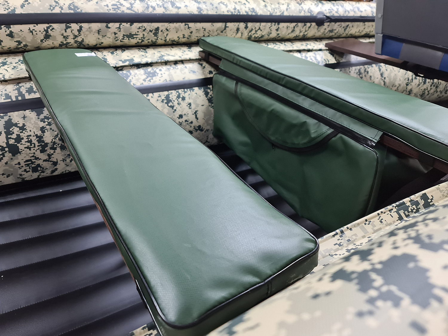 КОМПЛЕКТ МЯГКИХ НАКЛАДОК С СУМКОЙ ДЛЯ ЛОДОК 110Х20 ЗЕЛЕНЫЙ в Омске