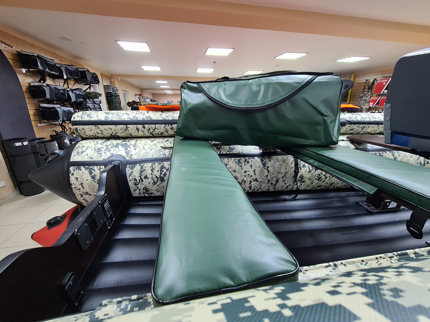 КОМПЛЕКТ МЯГКИХ НАКЛАДОК С СУМКОЙ ДЛЯ ЛОДОК 110Х20 ЗЕЛЕНЫЙ в Омске